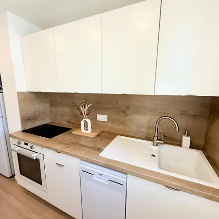 Apartmán Elegant T2 Proche De La Avec Parking Prive *