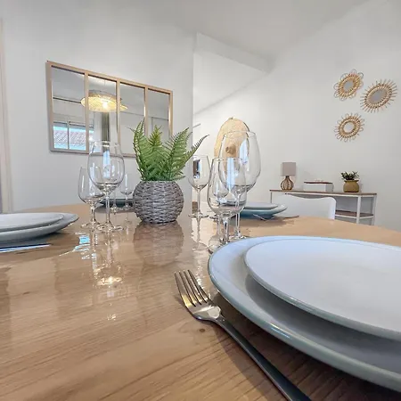 Elegant T2 Proche De La Avec Parking Prive *