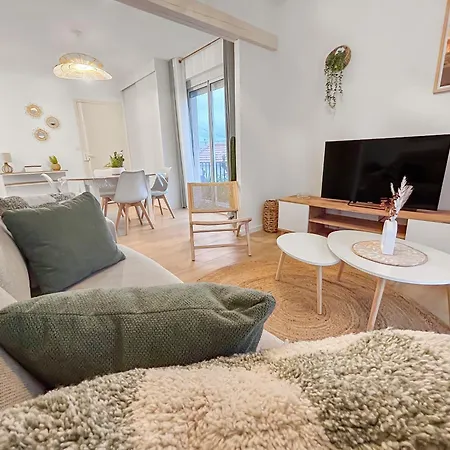 Elegant T2 Proche De La Avec Parking Prive