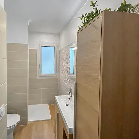 Apartman Elegant T2 Proche De La Avec Parking Prive *