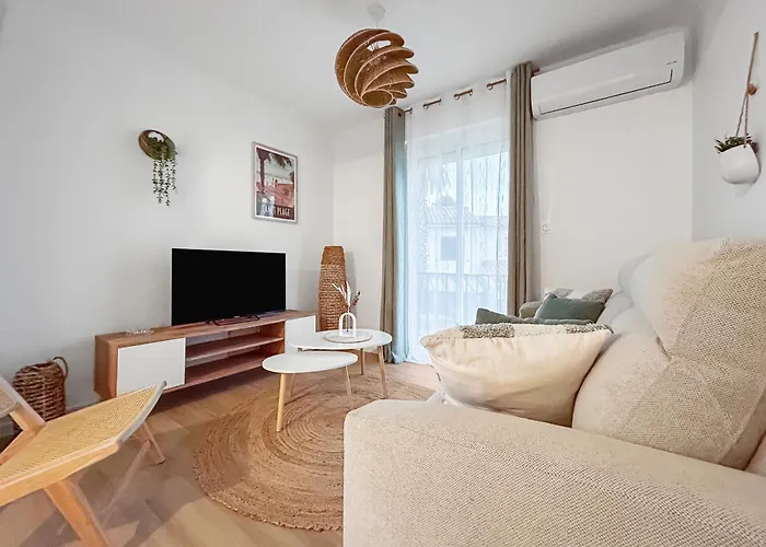 Elegant T2 Proche De La Avec Parking Prive